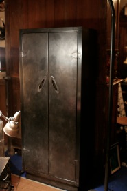 armoire de rangement en metal